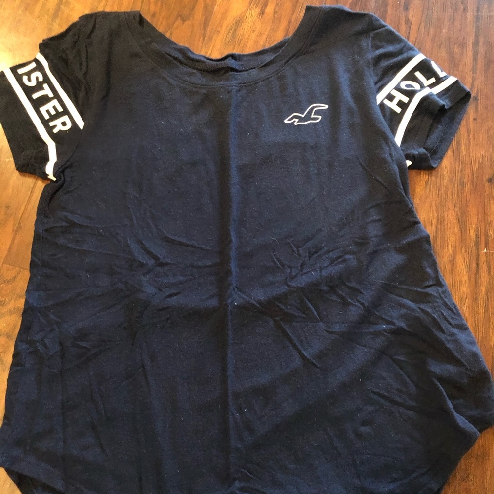 women’s navy hollister tee